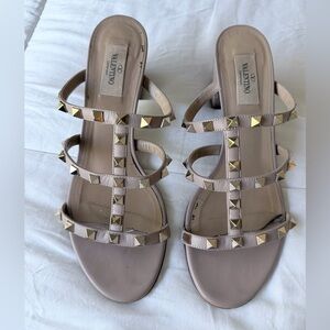 Valentino Garavani Poudre Studded Heels